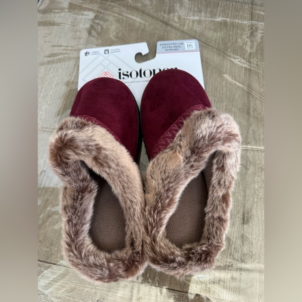 Isotoner Women's Plush Maroon Slippers